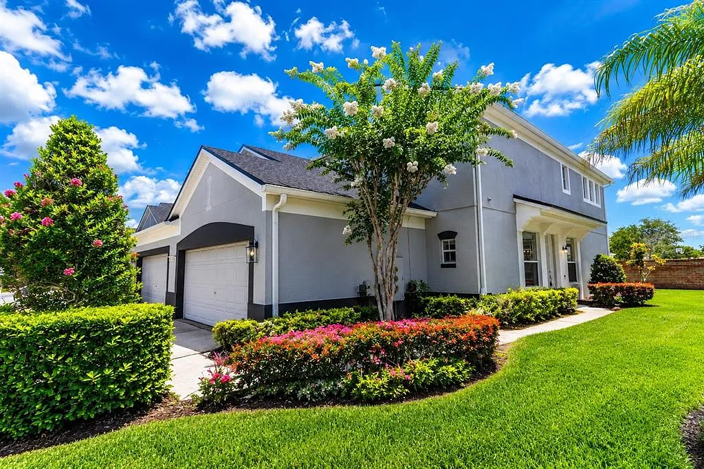 3 bed, 2.5 bath, 2074 sqft, $2,699 — Photo 3