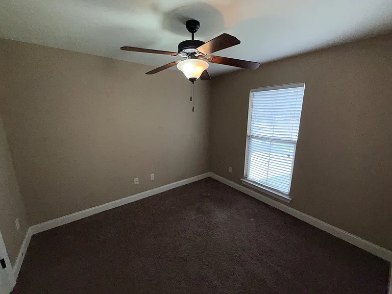 18 Breydon Ct — Photo 3