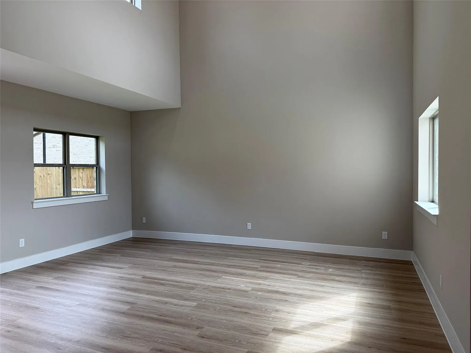 4 bed, 3.5 bath, 2392 sqft, $3,100 — Photo 3
