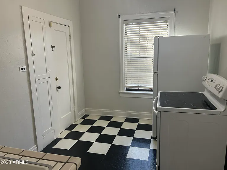 902 E Palm Ln #4 — Photo 13