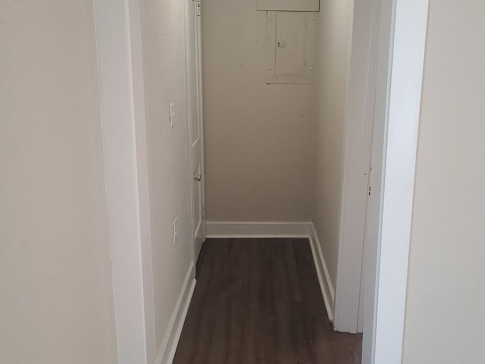 1st image of 10 Hester Dr