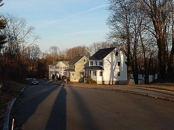 4th image of 51 Margin St