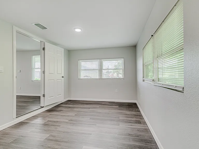 2222 E Peachtree St — Photo 10