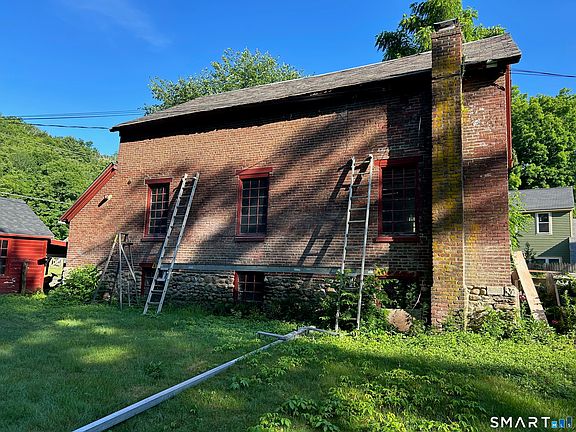 3rd image of 373 Main Street