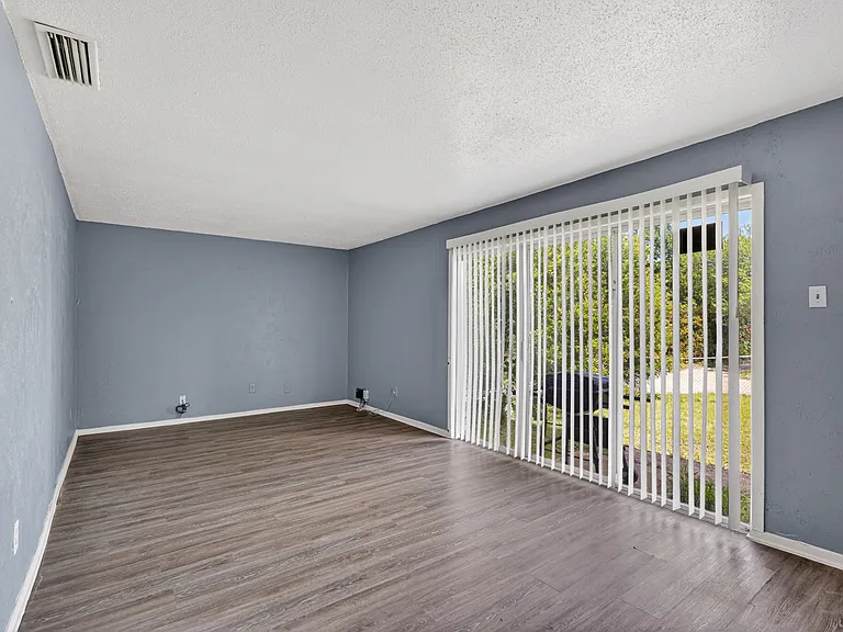 1408 Yukon Dr — Photo 2