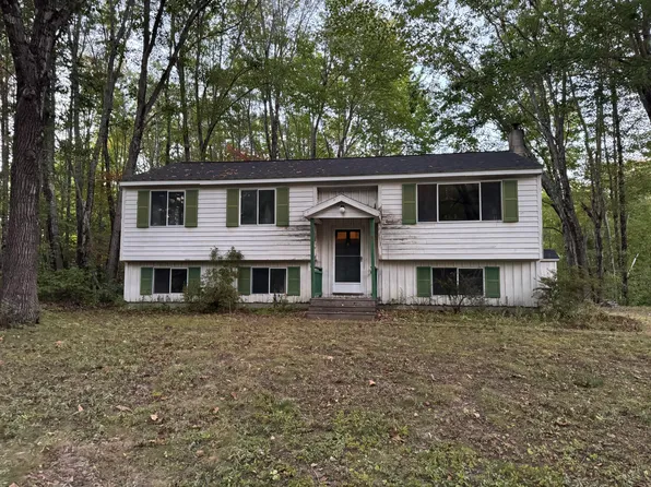 8 Patricia Avenue, Raymond, ME 04071