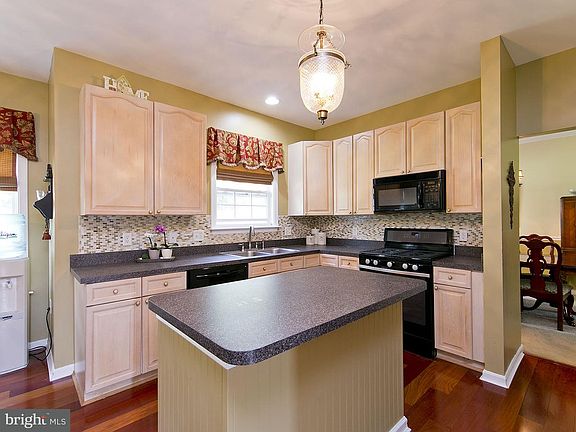 4th image of 105 Yarrow Ct
