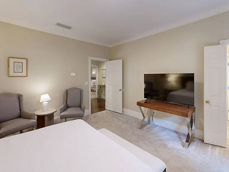 1296 W Wesley Rd NW — Photo 19