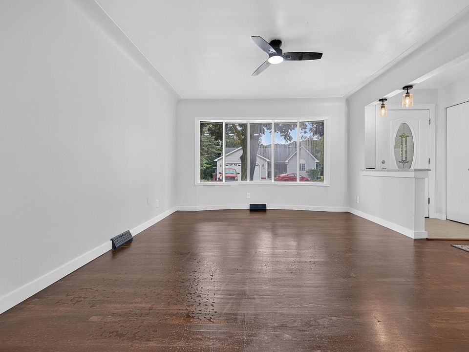 1652 Charleston Ave, photo 6