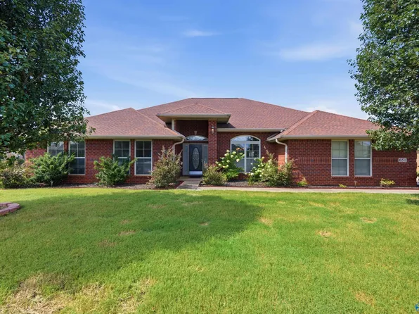 651 Summer Cove Cir NW, Madison, AL 35757