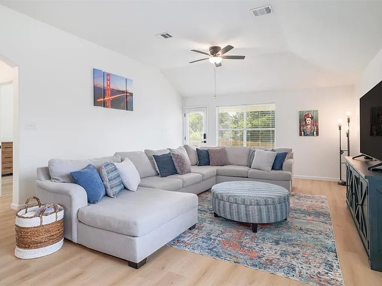 1819 Melissa Oaks Ln — Photo 12