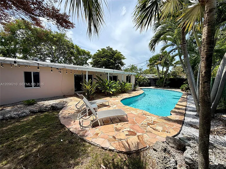 9340 Jamaica Dr — Photo 18