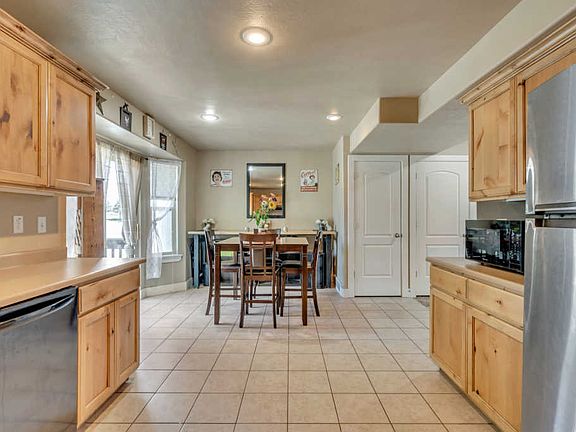 4th image of 224 W Crescent View Ln N #104