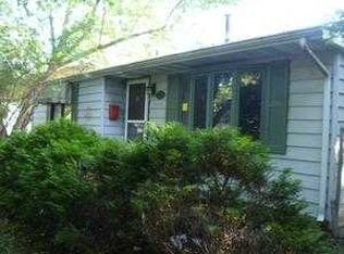 210 Rivers View Dr, Carpentersville, IL 60110