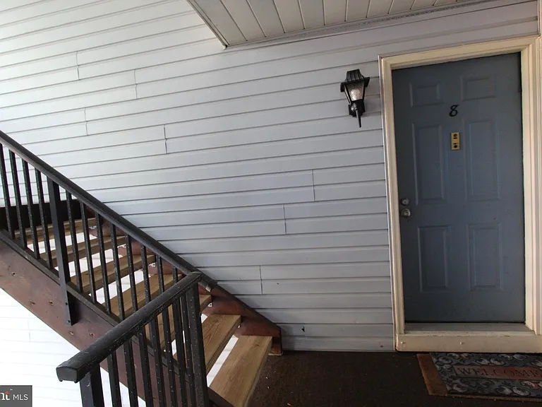 8 Joyner Ct — Photo 3