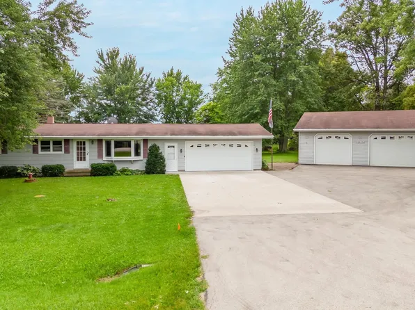 W6095 County Rd S, Black Creek, WI 54106