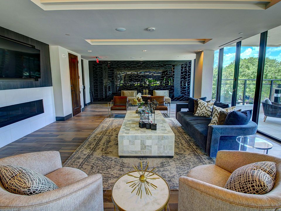 1T - Sun Lounge
