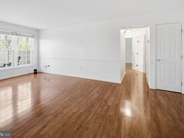 2832 Chablis Cir, Woodbridge, VA 22192