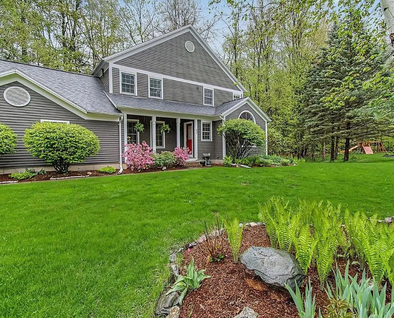 Beautiful 4 Bedroom Home in Shelburne's Deer Run Neighborhood | Flexible Lease Terms — Photo 1