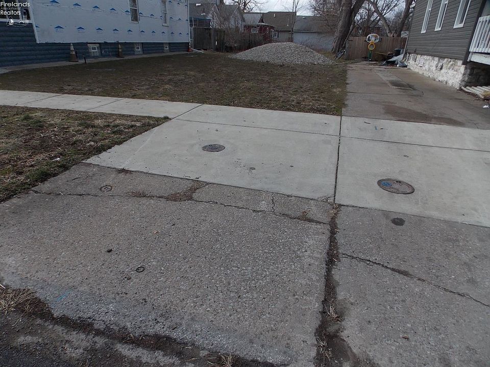 1st image of 527 McDonough St