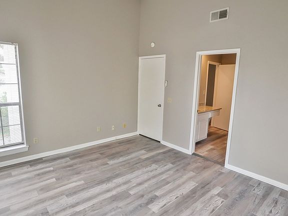 5th image of 2255 Thousand Oaks Dr APT 409
