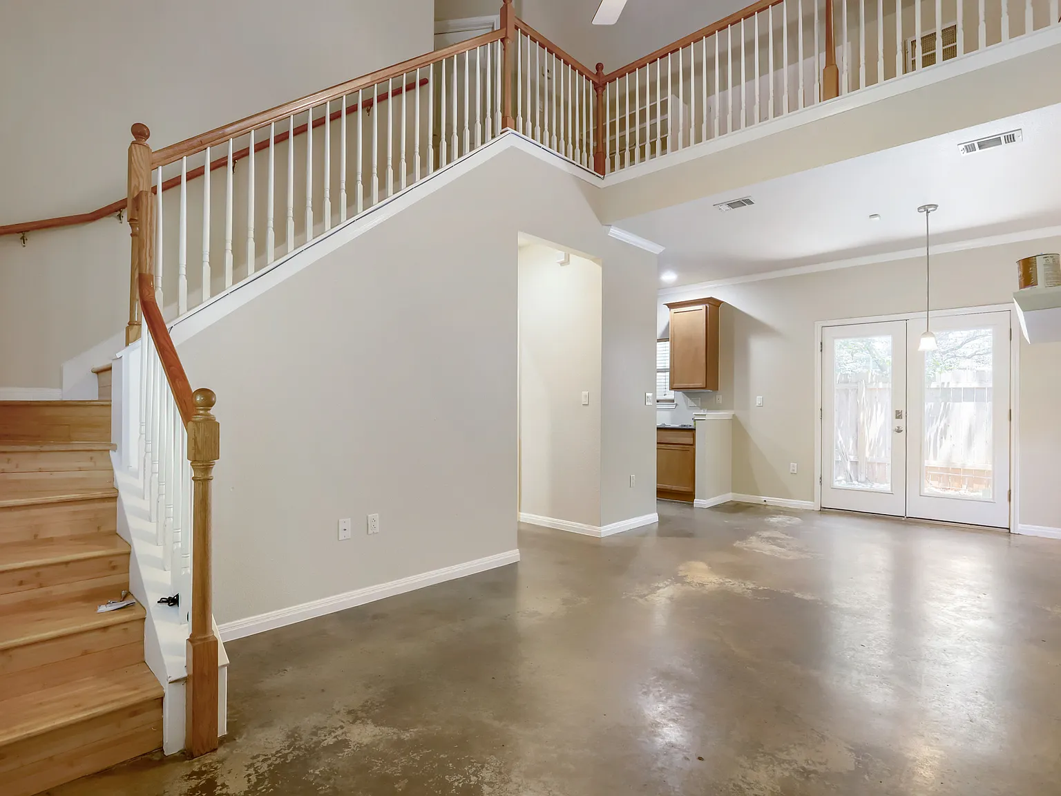 3 bed, 1104 sqft, $2,200 — Photo 3