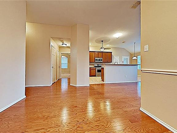3rd image of 9514 Glenshee Dr
