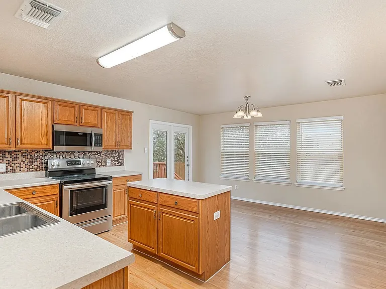 447 S Water Ln — Photo 5