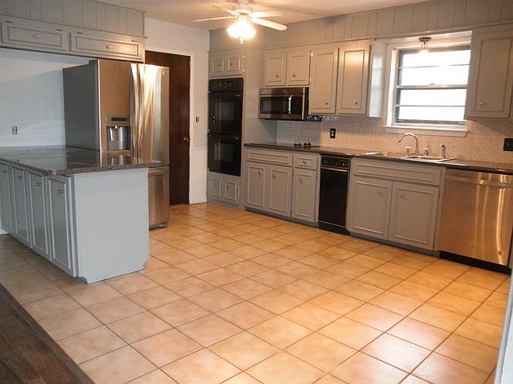 5th image of 1525 W Broadway Ave