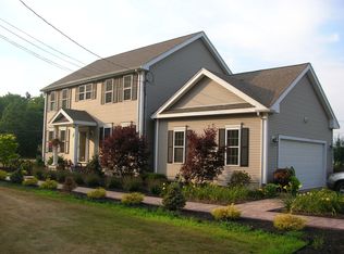 85 Mayflower Rd, Plympton, MA 02367