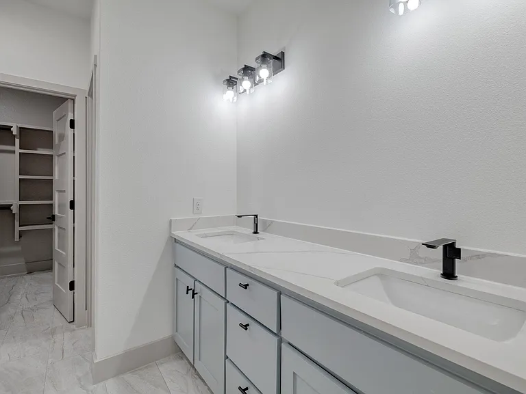 202 Washington St — Photo 15