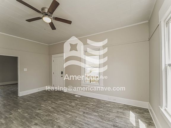 17911_004_living_room_13657246.jpg