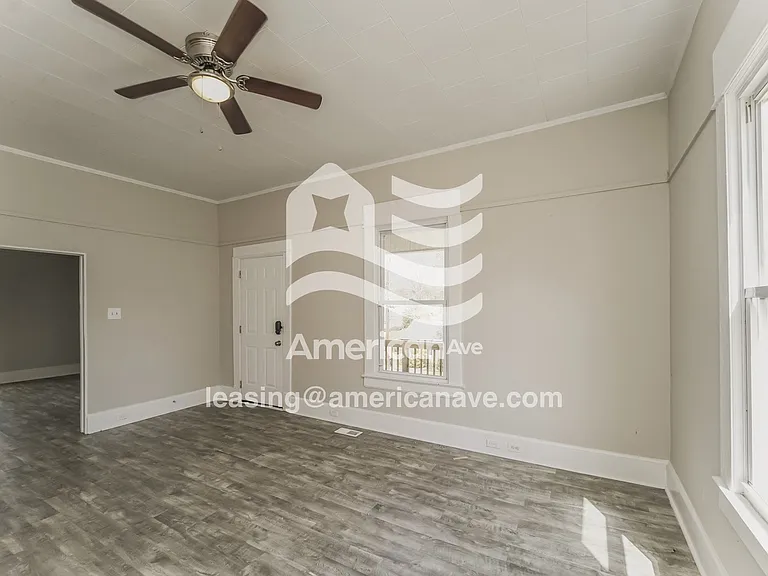17911_004_living_room_13657246.jpg