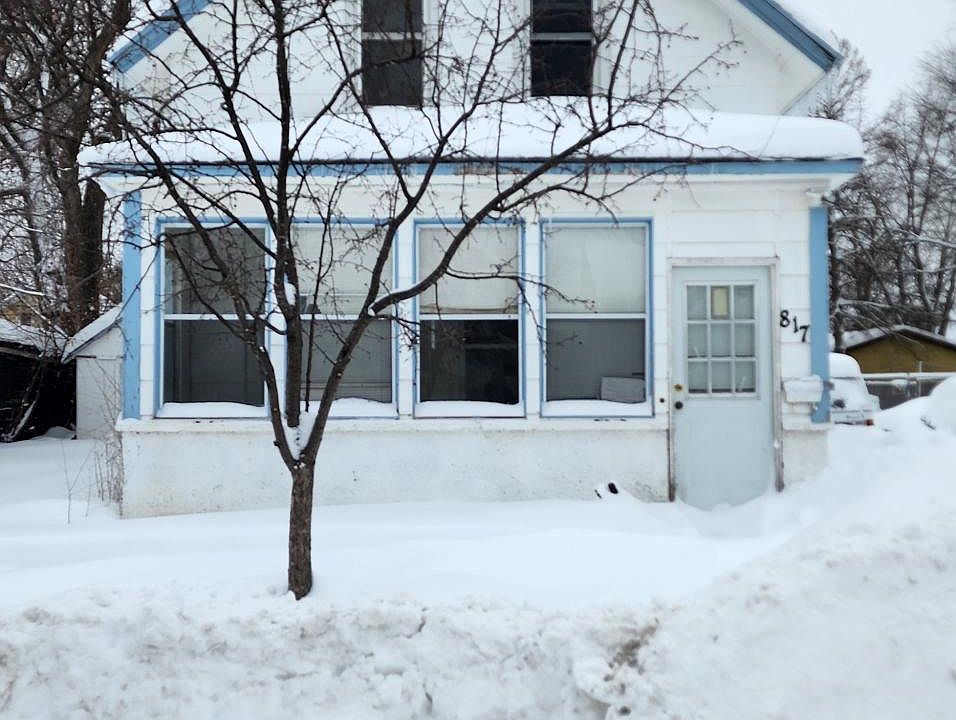1st image of 817 10th Ave N