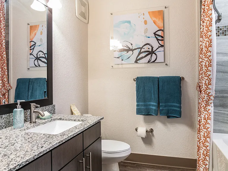 Centre Pointe Apartments — Photo 12