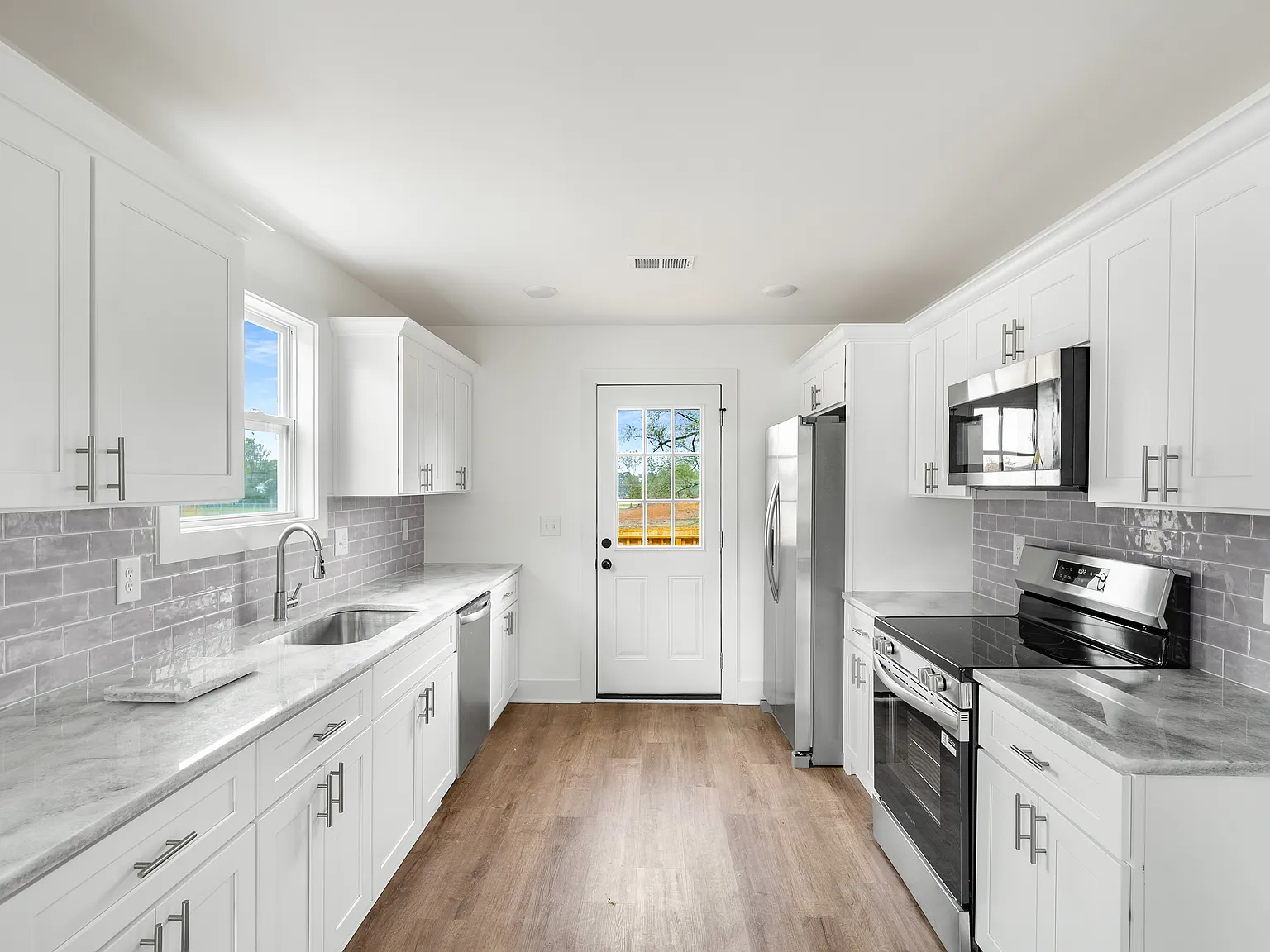 3 bed, 1400 sqft, $2,345 — Photo 3