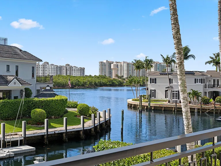 7474 NE Bay Cove Ct — Photo 10