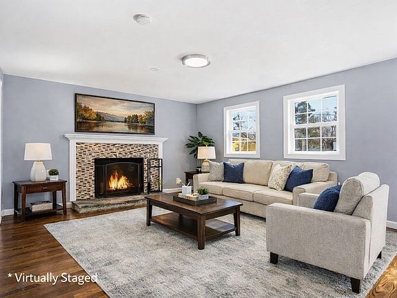 3rd image of 183 Sherwood Dr S