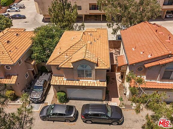 2nd image of 13775 Glenoaks Blvd Unit 4