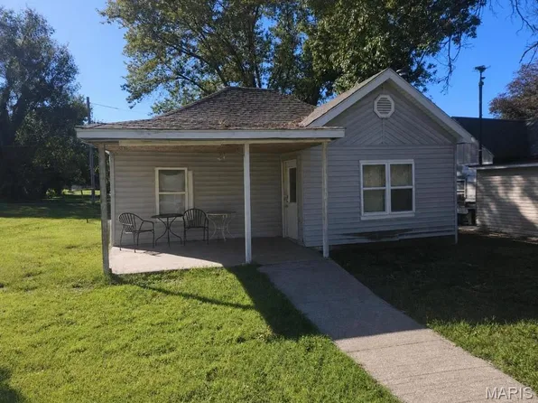 417 N Engineer Ave, Sedalia, MO 65301