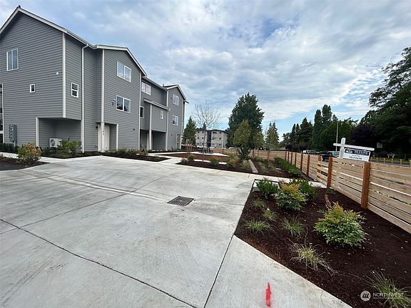4th image of 13243 Ambuam Boulevard SW #B