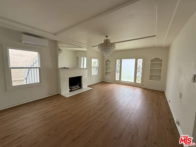 211 S Arnaz Dr #LOWER — Photo 6