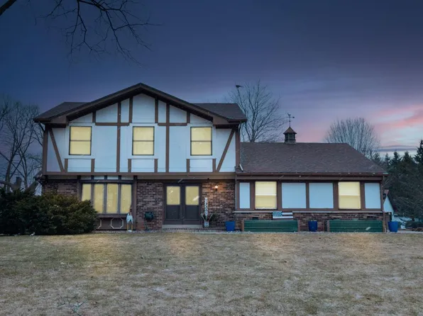 S69W22260 Sonoma WAY, Big Bend, WI 53103