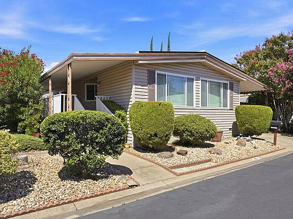 3rd image of 392 Crystal View Ln