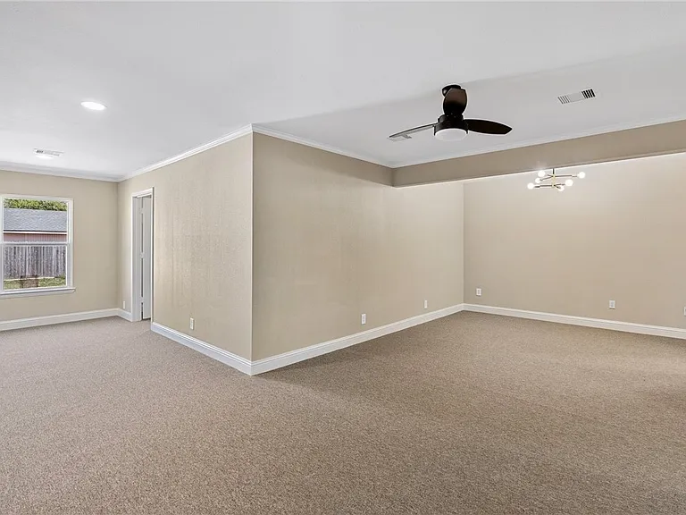 530 Oakdale Dr — Photo 8