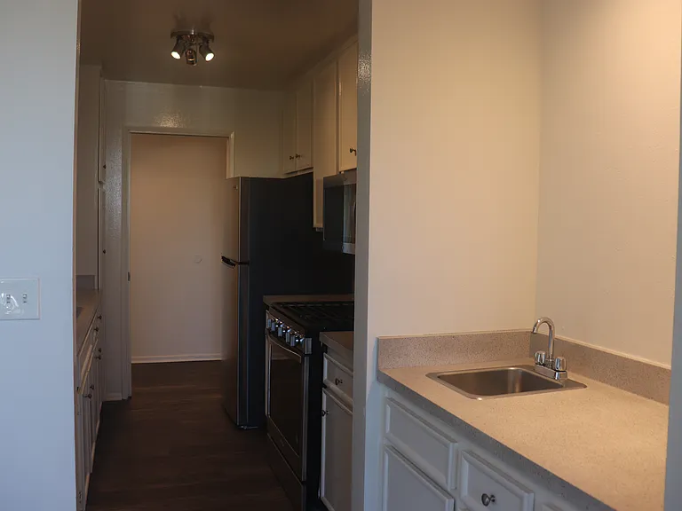 Hillside Terrace — Photo 39
