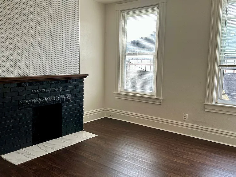 674A Middle Ave — Photo 3
