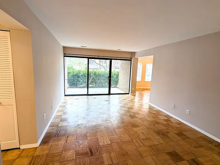 11309 Commonwealth Dr #T2 — Photo 8