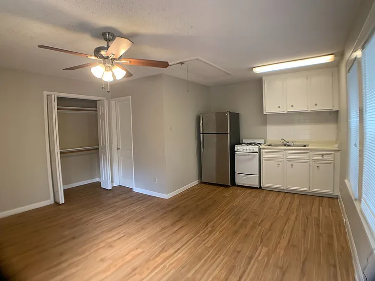 502/504 Elmwood Studios — Photo 47