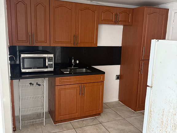 5th image of 12500 NE 15th Ave